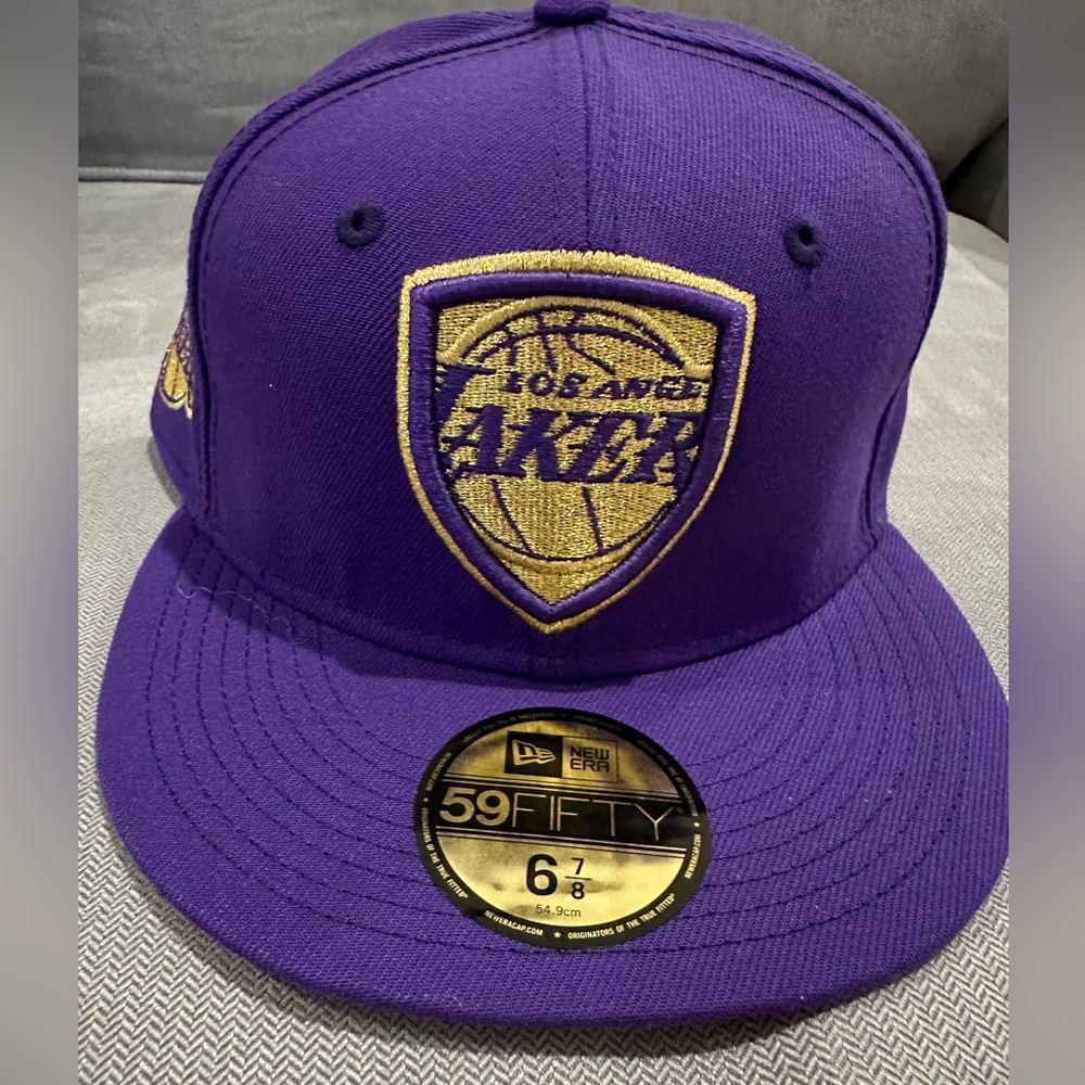 Men's Los Angeles Lakers New Era Purple Shield 59FIFTY Fitted Hat